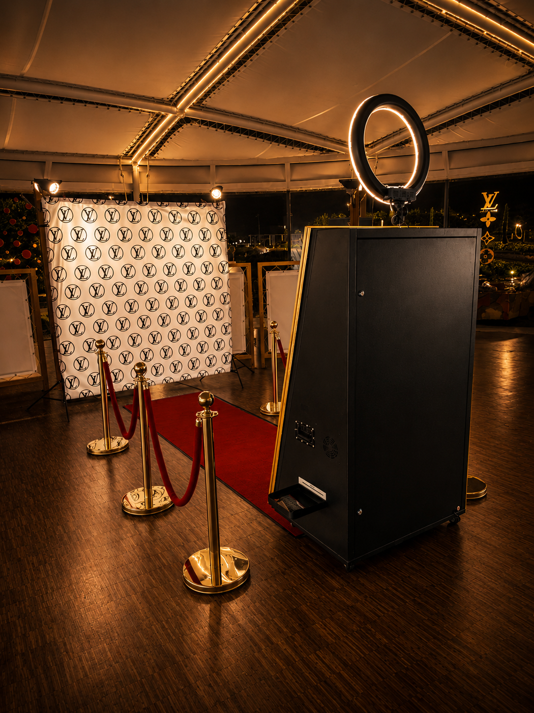 Photobooth miroir installé chez Louis Vuitton, vue arrière
