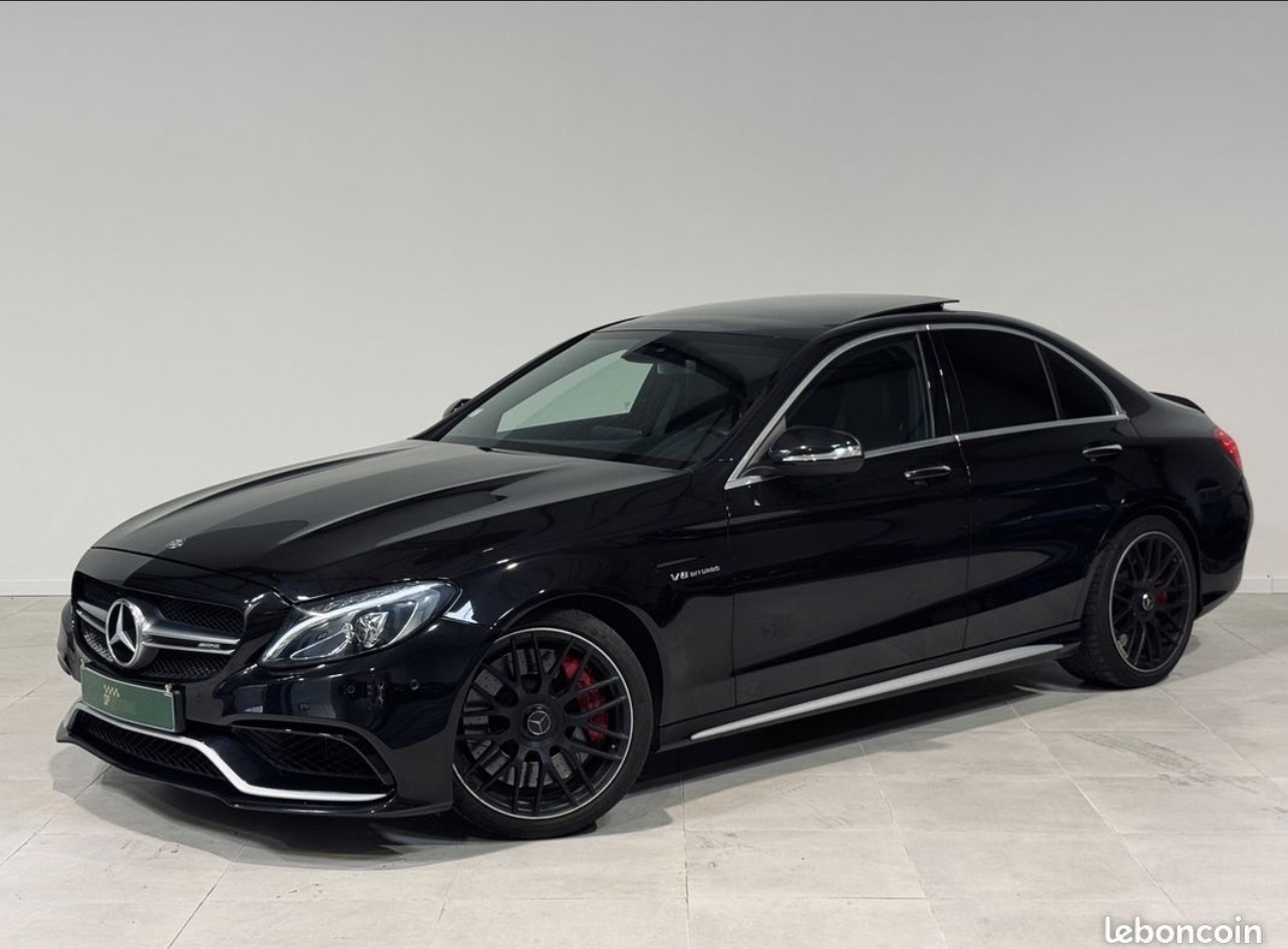 Mercedes-AMG C63 S noire disponible avec chauffeur pour mariage et événement à Bourges