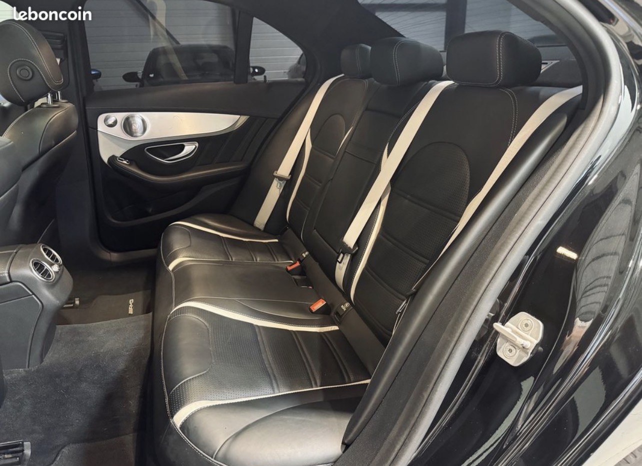 Vue de la Mercedes-AMG C63 S Berline noire