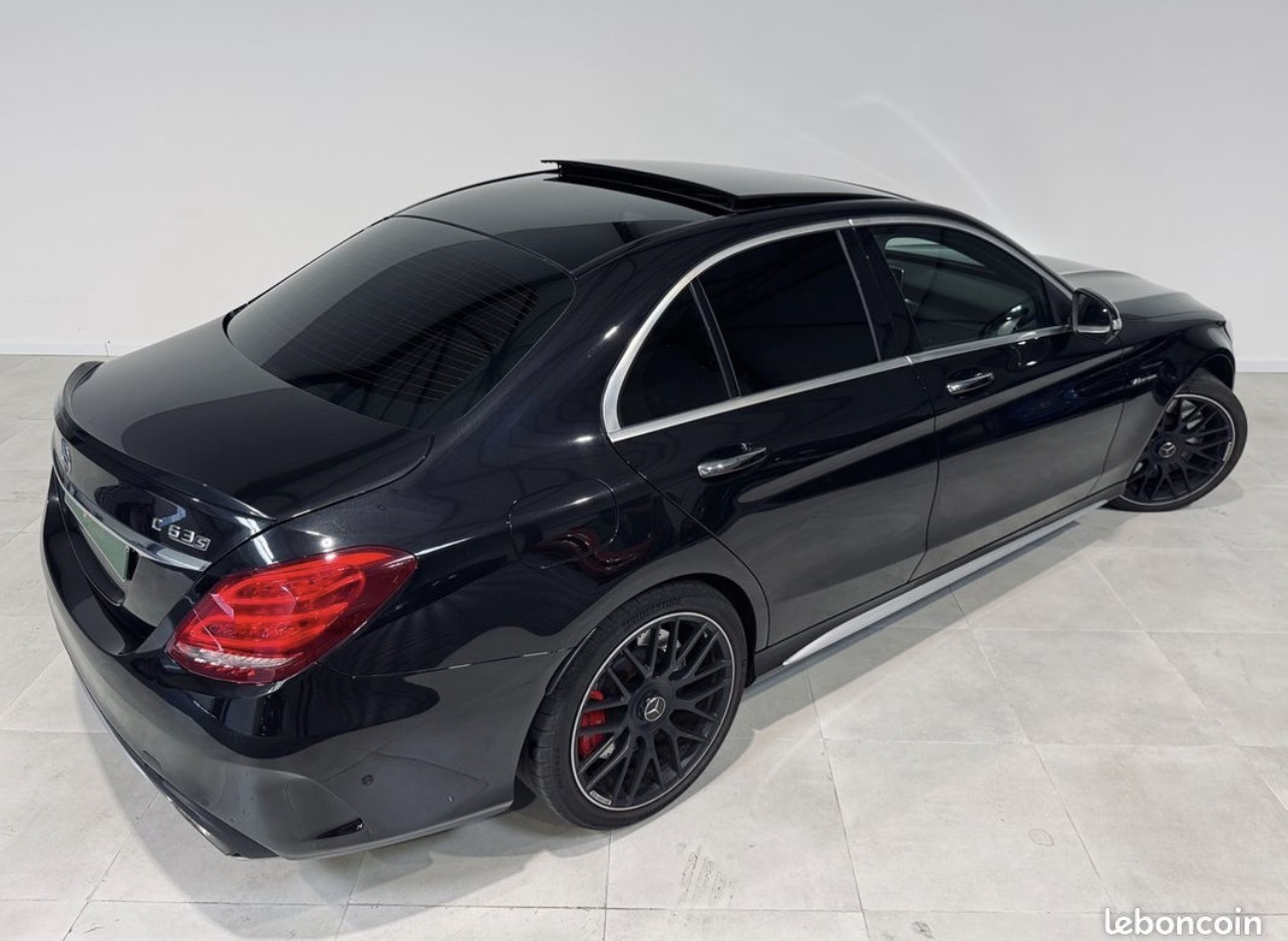 Mercedes-AMG C63 S avec chauffeur pour événement à Bourges